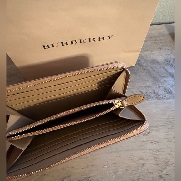 Authentic Burberry Wallet - Picture 2 of 8